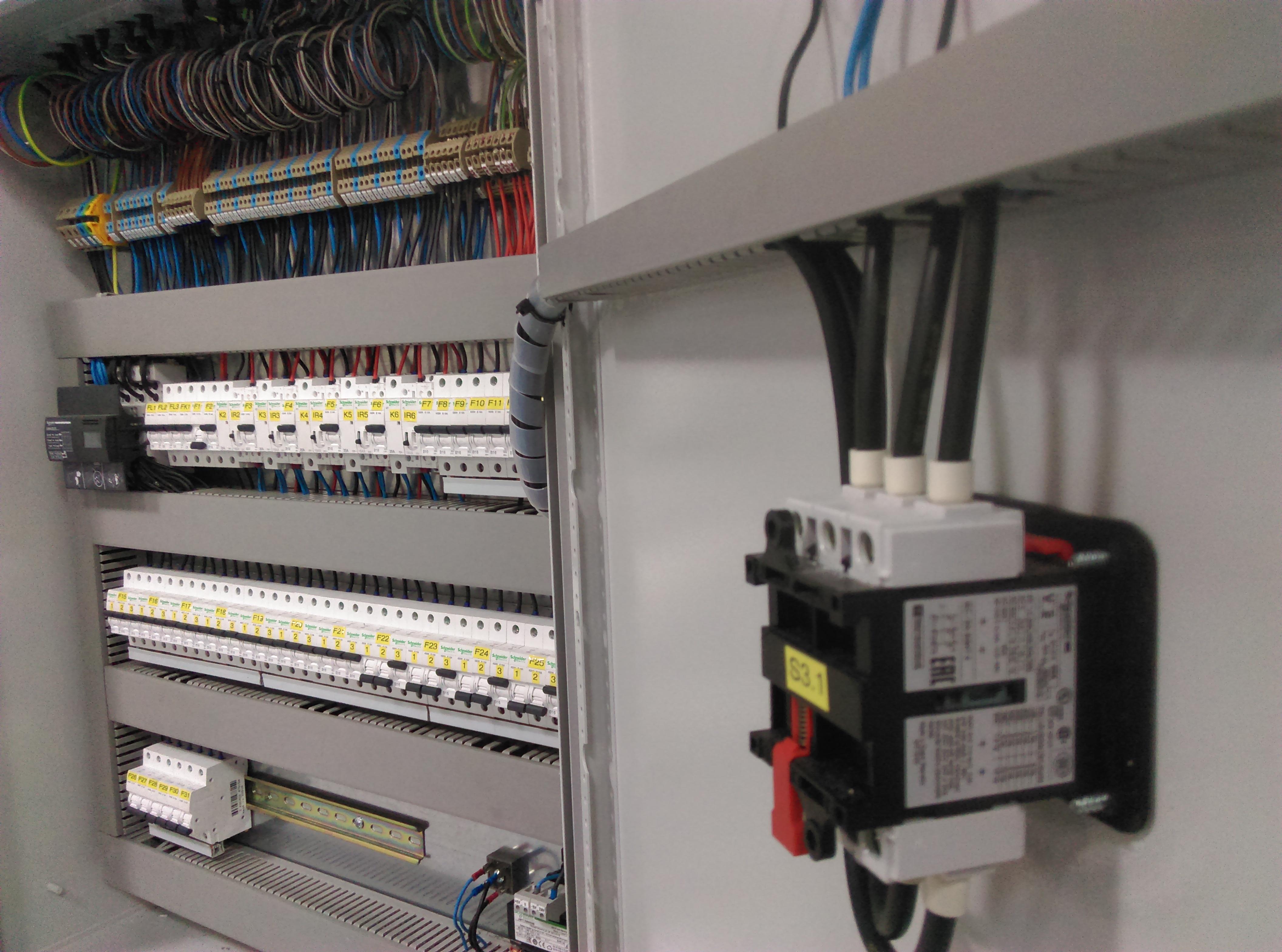 Low-voltage cabinet
